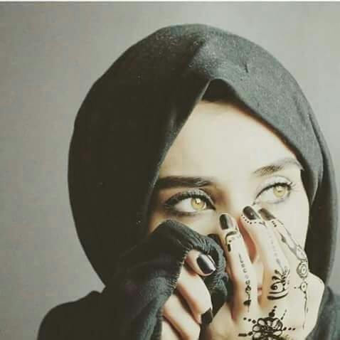 اعين حزينة