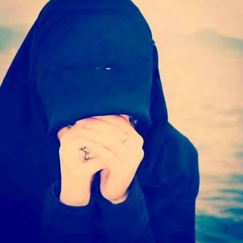 بنات حزينة جداً
