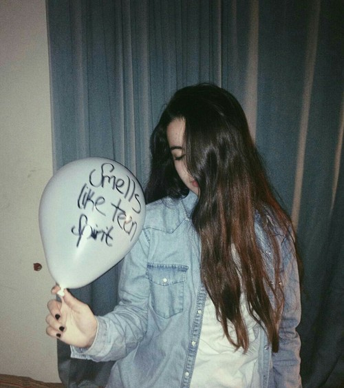 حزينة جميلة