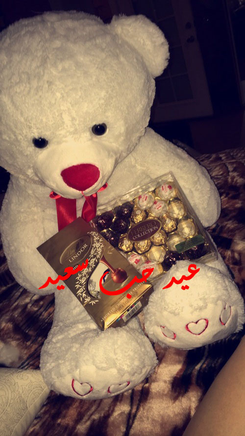 مكتوب عليها عيد حب سعيد 49