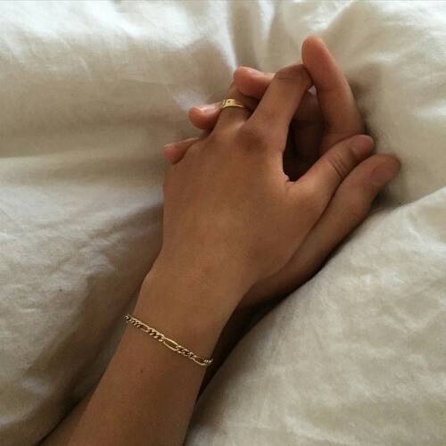 صور ايادي رومانسية 28