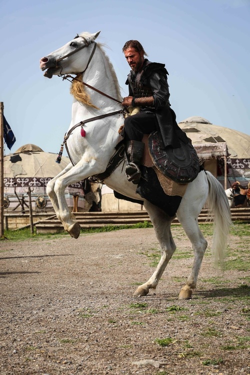 ارطغرل على الخيل 4