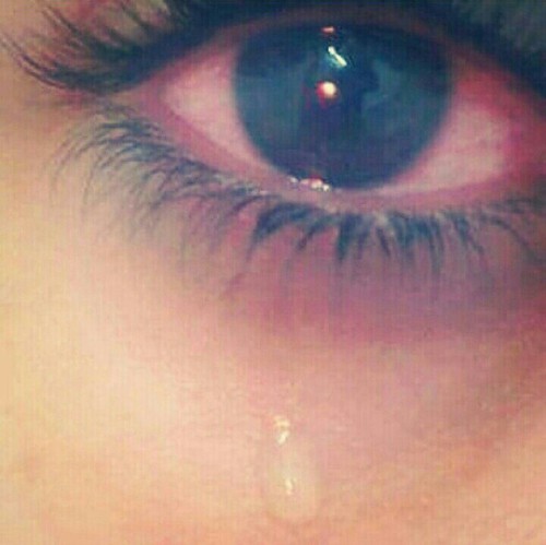 عين بنت تبكي 33