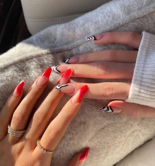 ايادي صديقات
