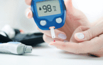 قياس السكر الطبيعي حسب العمر والوقت مع جدول القيم الأشهر 2 blood glucose meter reading
