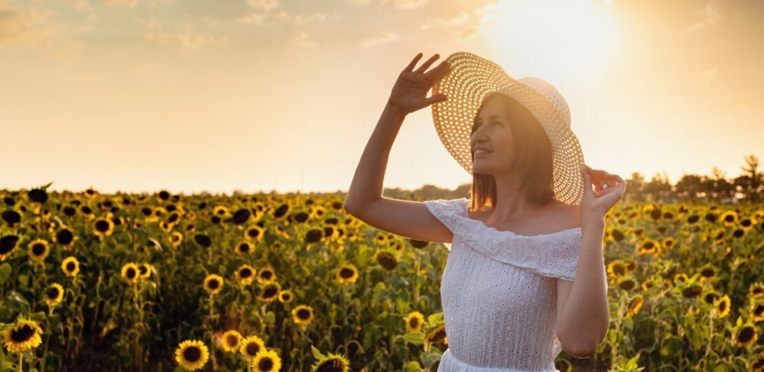 عبارات عن الهدوء تمنحك سلامًا داخليًا وتعلّمك قوة الصمت 1 calm nature lake sunrise silence