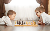 فوائد لعبة الشطرنج وتأثيرها المذهل على الدماغ 18 chess board strategy close up