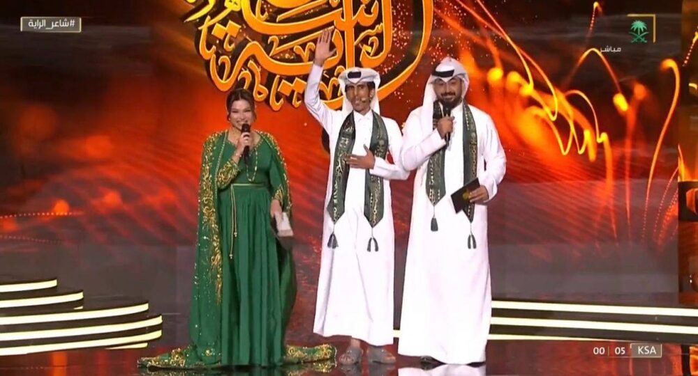 شاعر الراية يختتم موسمه في الدرعية بحضور لافت 1 Diriyah cultural festival stage audience