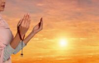 دعاء قبل الفجر للزواج: 30 دعاء لتيسير النصيب والرزق الحلال 1 hands praying before dawn