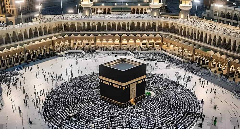 فضل الدعاء أثناء الطواف حول الكعبة وأجمل الأدعية 1 Muslims performing tawaf around Kaaba