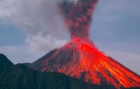 البراكين: كيف تولد من أعماق الأرض ولماذا تشكل حياتنا؟ 5 volcano eruption lava ash plume